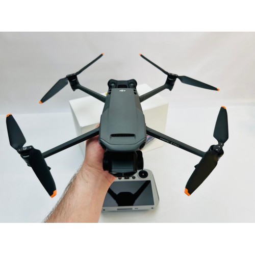 Квадрокоптер DJI Mavic 3 Pro в Пскове с пультом DJI RC