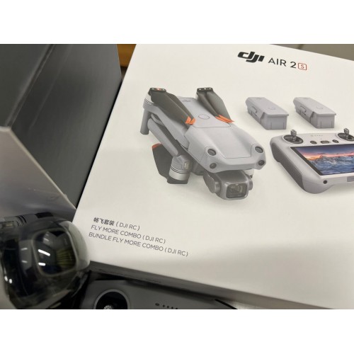 Квадрокоптер DJI AIR 2S Fly More Combo (пульт DJI RC с экраном) в Пскове